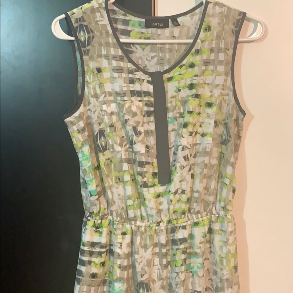 Short sleeve dress